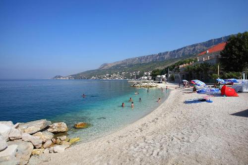 Apartments with a swimming pool Mali Rat (Omis) - 9698