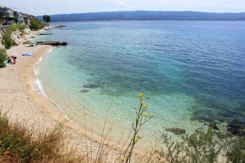 Apartments with a swimming pool Mali Rat (Omis) - 9698 - image 5