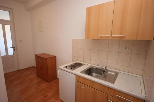 Apartments with a parking space Gradac Makarska - 6724 - image 10