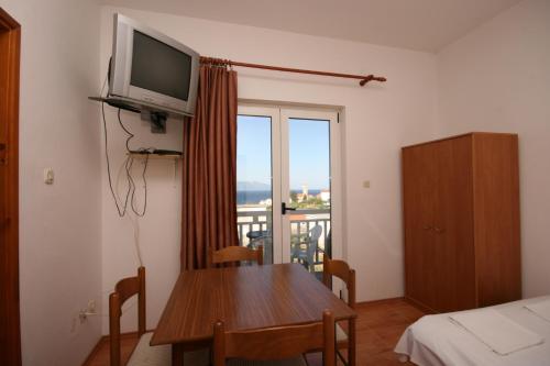 Apartments with a parking space Gradac Makarska - 6724 - image 2