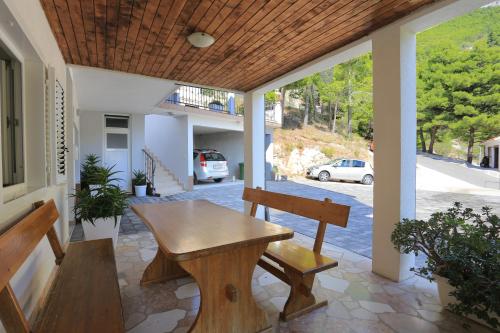 Apartments by the sea Brela Makarska - 6688 - image 3
