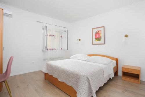 Two-Bedroom Apartment with Terrace and Sea View image 10
