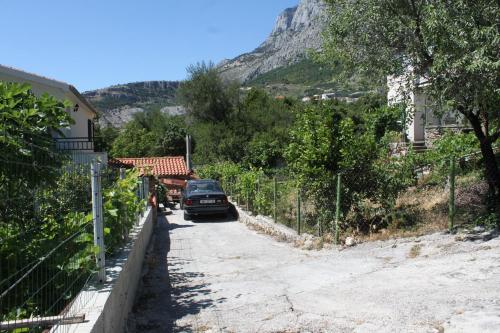 Apartments with a parking space Makarska - 6791