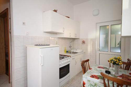 Two-Bedroom Apartment with Terrace image 5