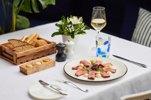 381774585 Regent Porto Montenegro