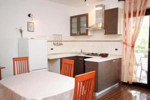 Apartments with a parking space Pag - 6535 - image 4