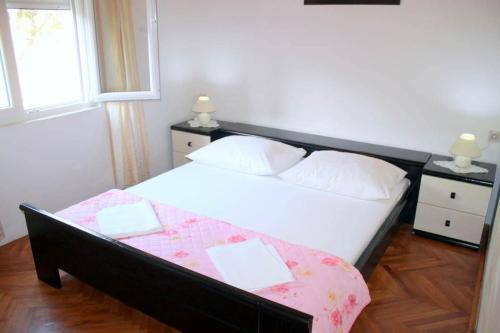 Two-Bedroom Apartment with Terrace and Sea View image 10