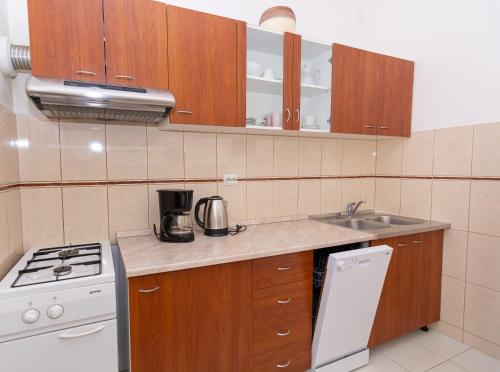 One-Bedroom Apartment with Terrace and Sea View image 7