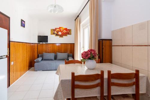 Apartments by the sea Pag - 6448 - image 2