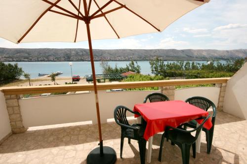 One-Bedroom Apartment with Terrace and Sea View image 3