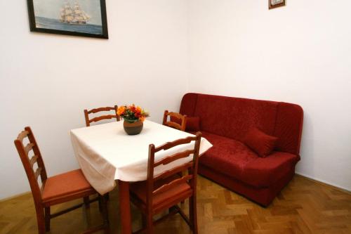One-Bedroom Apartment with Terrace and Sea View image 8