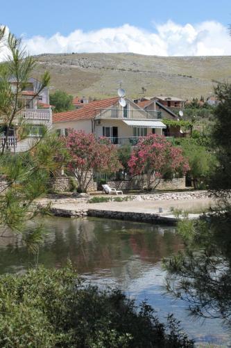  Apartments by the sea Grebastica, Sibenik - 6437 in Brodarica