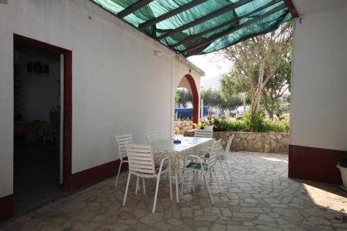 Apartments by the sea Stara Novalja Pag - 6470 - image 7