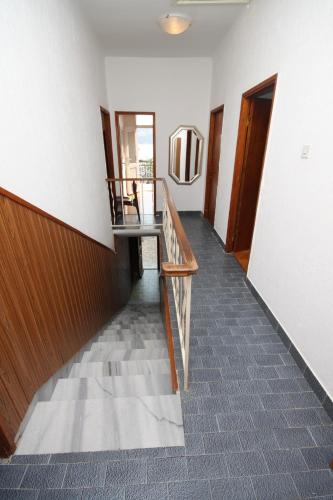 Apartments by the sea Stara Novalja Pag - 6470 - image 12