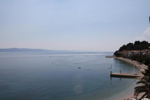 Three-Bedroom Apartment with Terrace and Sea View image 2