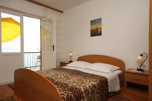 Three-Bedroom Apartment with Terrace and Sea View room in Apartments by the sea Podgora Makarska - 6670