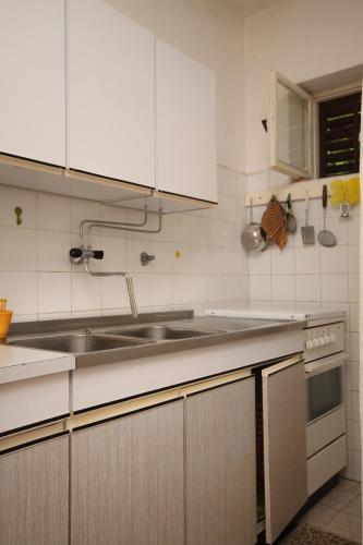 Three-Bedroom Apartment with Terrace and Sea View image 9