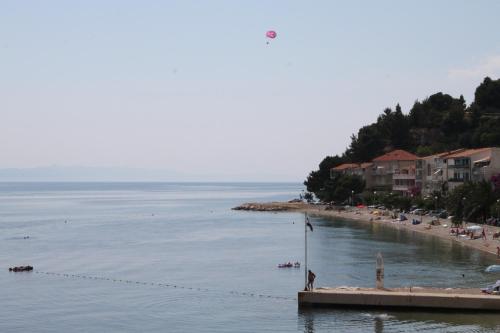 Three-Bedroom Apartment with Terrace and Sea View image 2