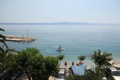 Three-Bedroom Apartment with Terrace and Sea View image 4