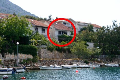 Apartments by the sea Starigrad, Paklenica - 6589 - Location saisonnière - Starigrad-Paklenica