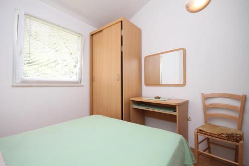 Three-Bedroom Apartment with Terrace and Sea View image 8