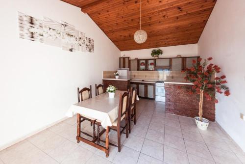 Two-Bedroom Apartment with Terrace and Sea View image 4
