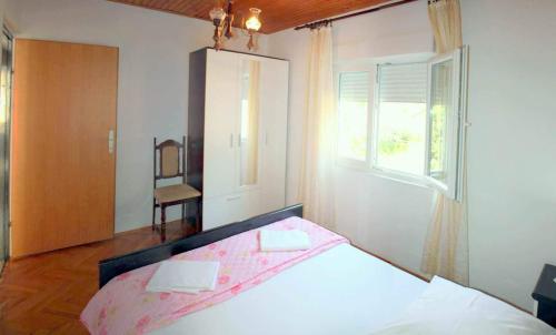 Two-Bedroom Apartment with Terrace and Sea View image 9