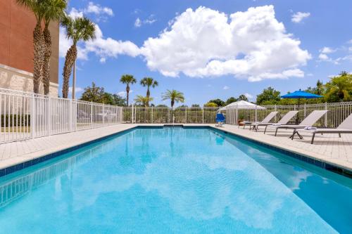 Holiday Inn Express Hotel & Suites Fort Pierce West, an IHG Hotel