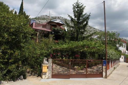 Apartments with a parking space Starigrad, Paklenica - 6585 - Location saisonnière - Starigrad-Paklenica