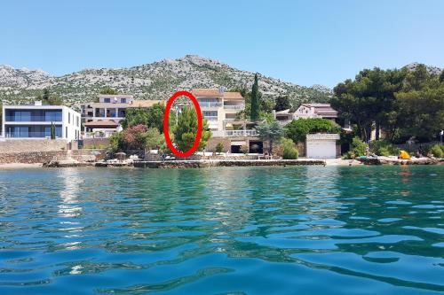 Apartments by the sea Starigrad, Paklenica - 6621 - Location saisonnière - Starigrad-Paklenica