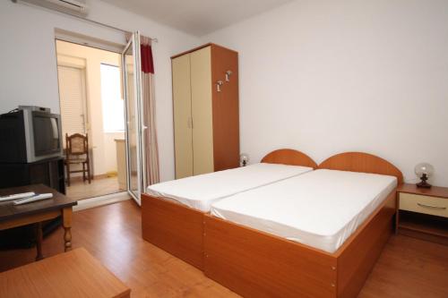 Apartments with a parking space Makarska - 6693 - image 14