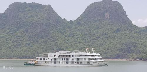 catba sky way boat