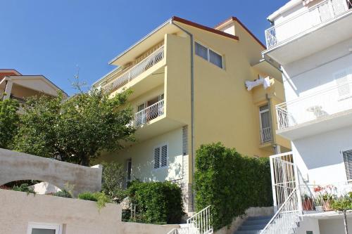 Apartments and rooms with parking space Makarska - 6767 - Chambre d'hôtes - Makarska