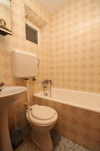 One-Bedroom Apartment with Terrace image 5
