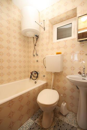 One-Bedroom Apartment with Terrace image 4