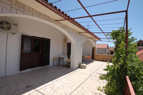 One-Bedroom Apartment with Terrace image 2