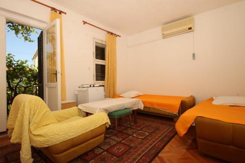 Triple Room with Terrace room in Apartments and rooms by the sea Baska Voda Makarska - 6748