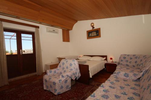 One-Bedroom Apartment with Terrace image 7