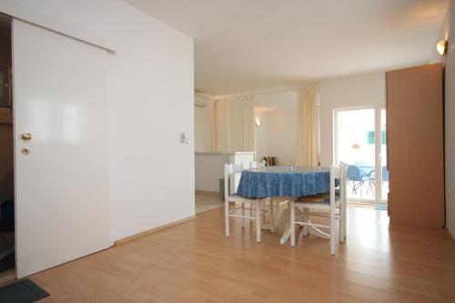 Apartments and rooms by the sea Makarska - 6839 - image 5