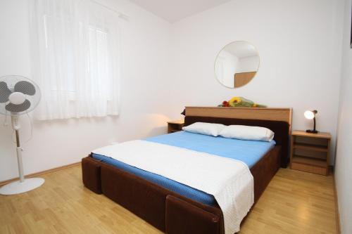 One-Bedroom Apartment with Terrace and Sea View image 10