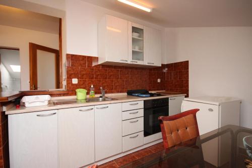 ห้องครัว, Apartments and rooms with parking space Gradac, Makarska - 6819 in กราแดค
