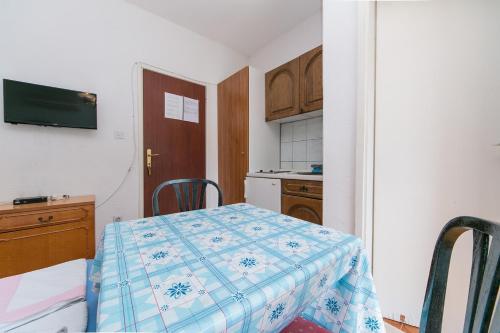 Apartments with parking space Baska Voda Makarska - 6773 - image 2