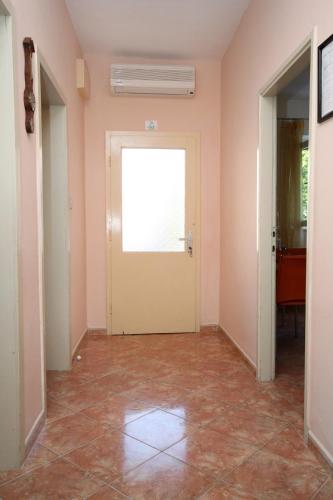 Apartment with Balcony and Sea View image 1