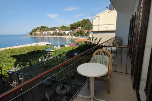 Apartment with Balcony and Sea View image 3