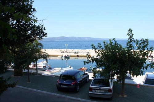 One-Bedroom Apartment with Terrace and Sea View image 4
