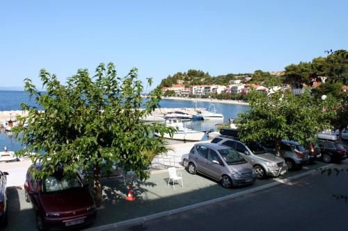 One-Bedroom Apartment with Terrace and Sea View image 2