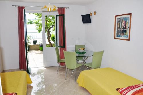 One-Bedroom Apartment with Terrace and Sea View image 6