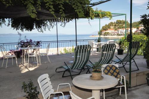 One-Bedroom Apartment with Terrace and Sea View image 2