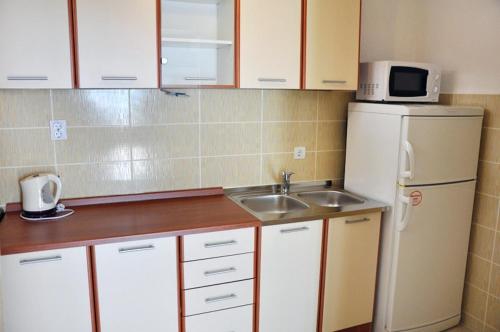 One-Bedroom Apartment with Terrace and Sea View image 7