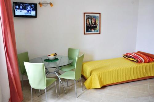 One-Bedroom Apartment with Terrace and Sea View image 5